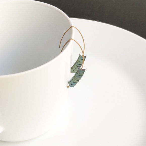 NEW "Merida" Stone Earrings (green) - Picture 4 of 7